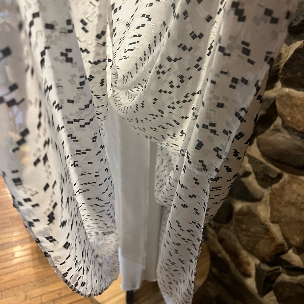 Elegant White Maxi Dress - Picture 4 of 7